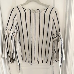 Lucky Brand Bell Sleeve Blouse with tie detail on sleeve Size Small